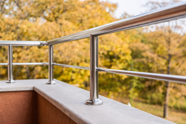 Поручні на балкон